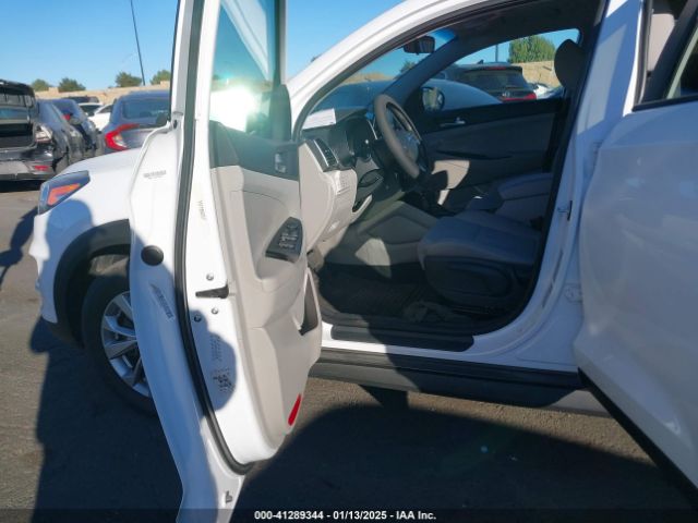 KM8J2CA43KU883648 Hyundai TUCSON SE
