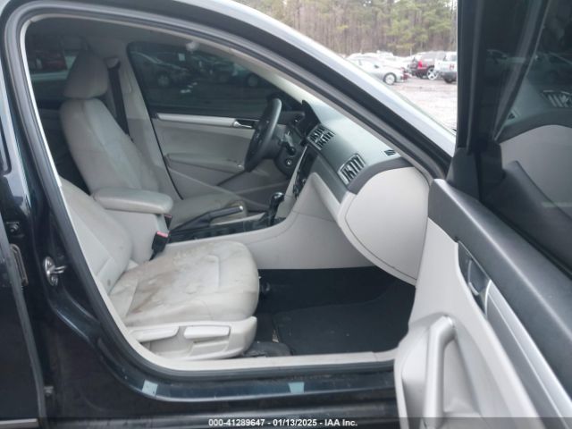 1VWAT7A33HC026502 Volkswagen Passat 1.8t S