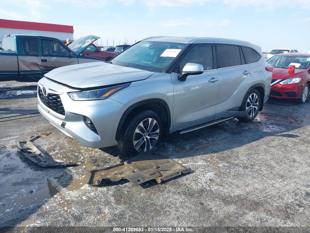 Toyota Highlander Xle 2021 5TDGZRAH8MS534881 Image 2