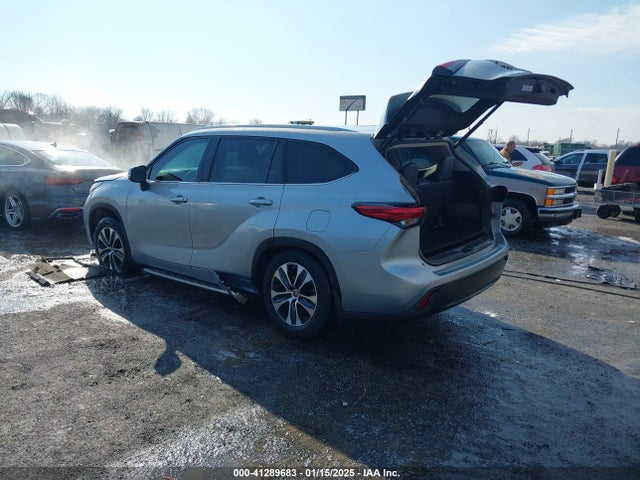 Toyota Highlander Xle 2021 5TDGZRAH8MS534881 Image 3