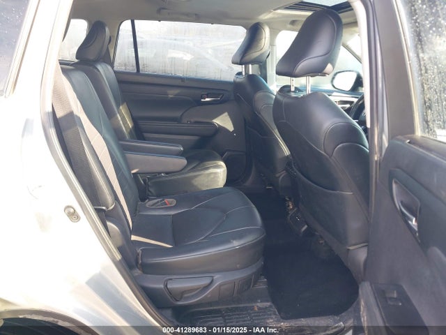 Toyota Highlander Xle 2021 5TDGZRAH8MS534881 Image 8