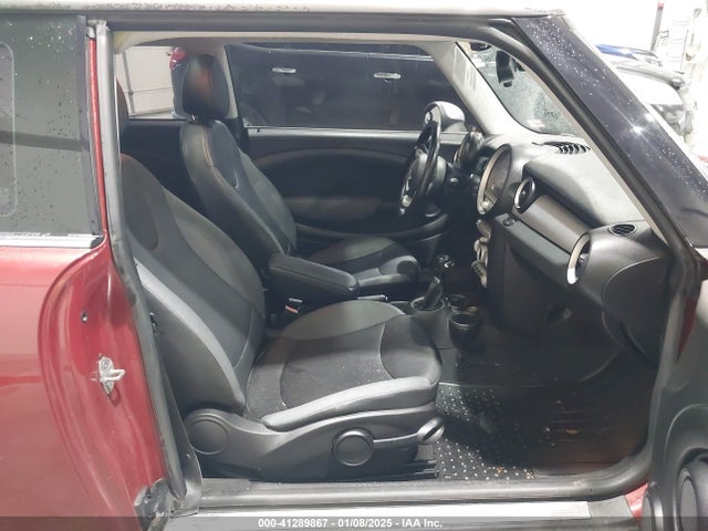 2009 MINI COOPER CLUBMAN WMWML33579TX36198 Photo 4