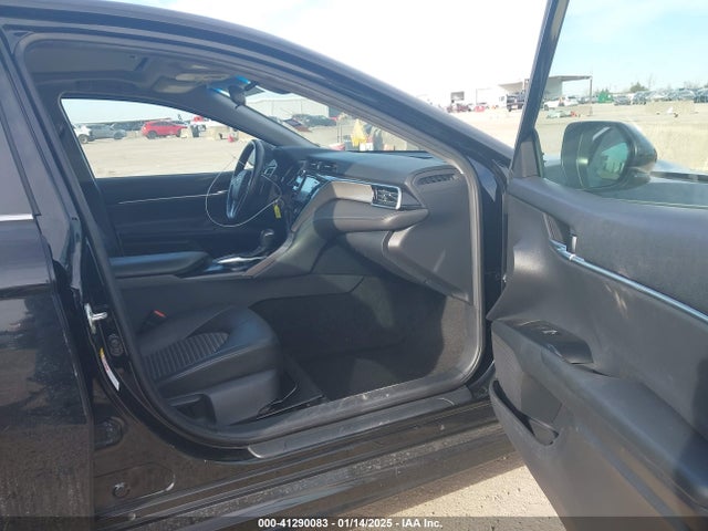 4T1B11HK8JU557620 Toyota CAMRY SE