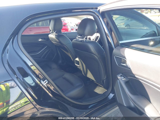 WDCTG4EBXFJ176660 Mercedes-Benz GLA 250