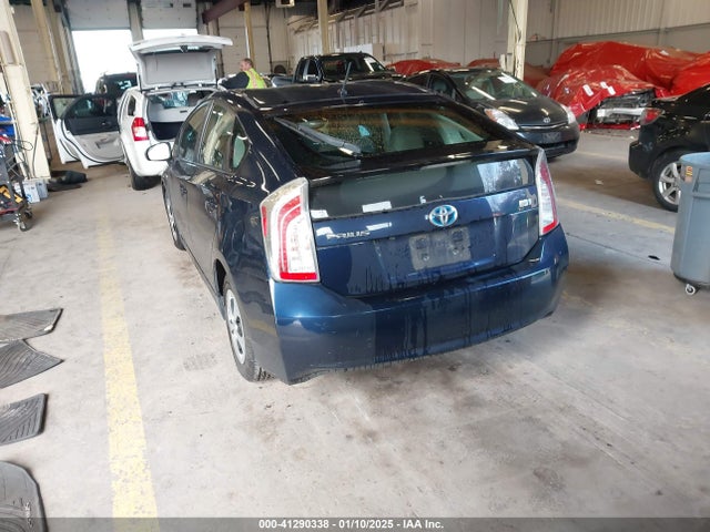Toyota Prius Two 2015 JTDKN3DU3F0447844 Image 3