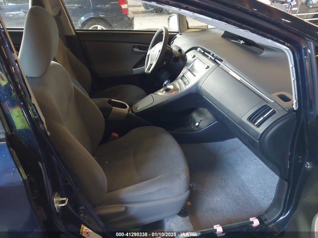 Toyota Prius Two 2015 JTDKN3DU3F0447844 Image 5