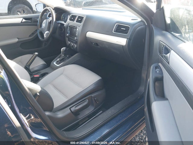 41290527 :رقم المزاد ، 3VW637AJXDM295156 vin ، 2013 Volkswagen Jetta Hybrid Se مزاد بيع