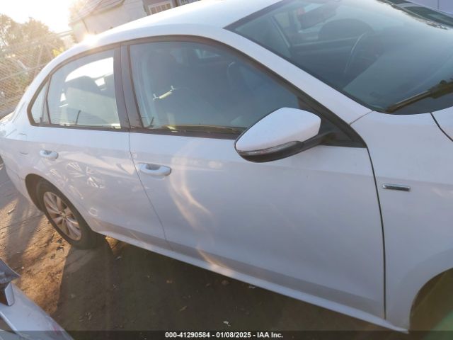 1VWAT7A34FC067718 Volkswagen Passat 1.8t Wolfsburg Edition