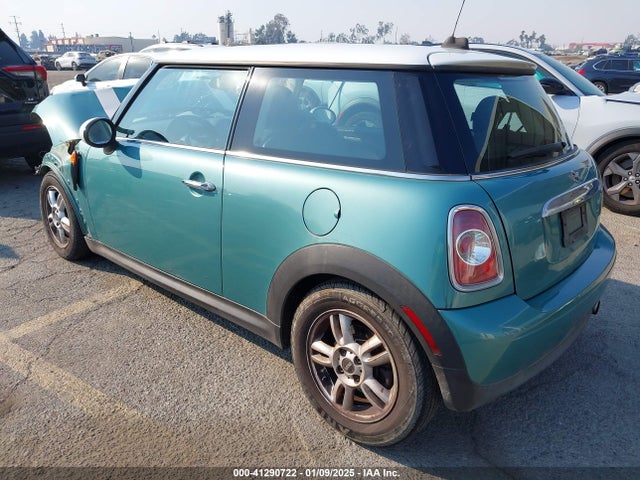 2012 MINI COOPER WMWSU3C57CT262040 Photo 2