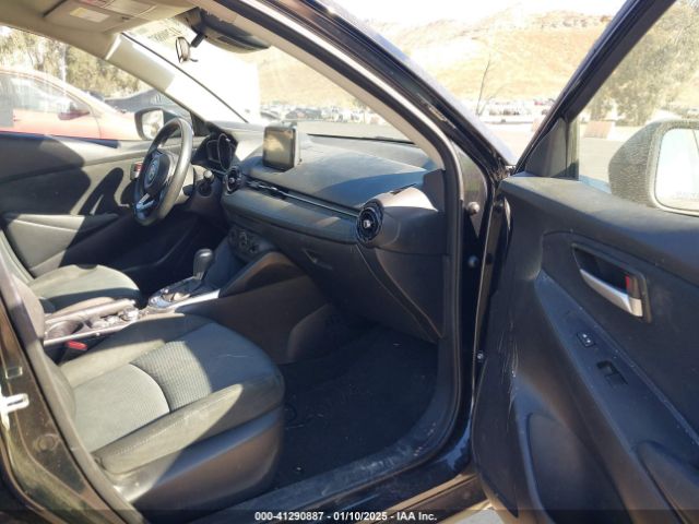 3MYDLBJV0LY700756 Toyota YARIS LE