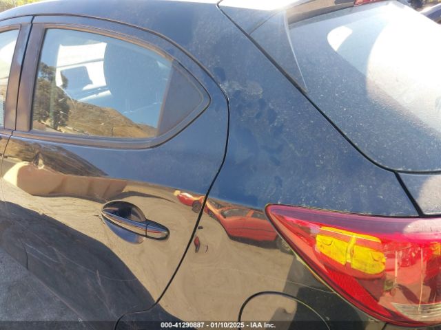 3MYDLBJV0LY700756 Toyota YARIS LE