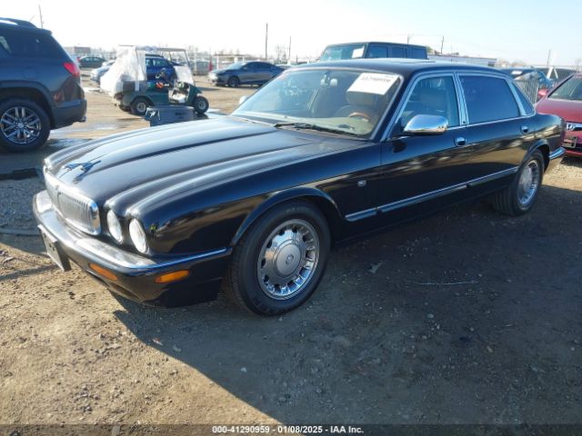 1998 JAGUAR XJ8 SAJKX6247WC822617 Photo 1