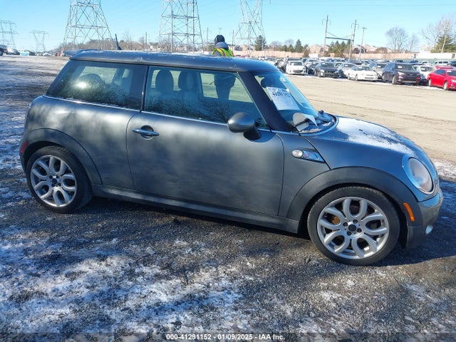 2008 MINI COOPER S WMWMF73588TT91082 Photo 0
