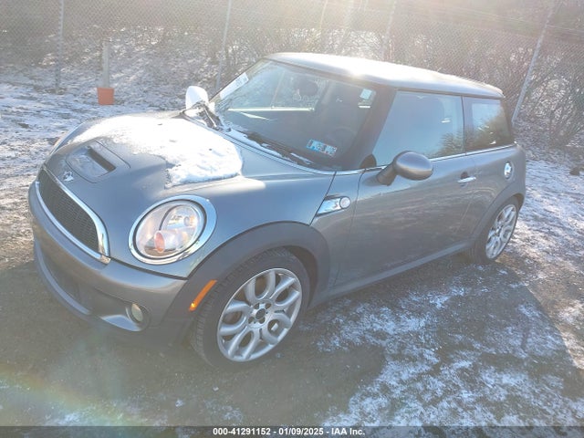2008 MINI COOPER S WMWMF73588TT91082 Photo 1