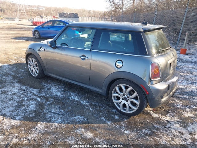 2008 MINI COOPER S WMWMF73588TT91082 Photo 2