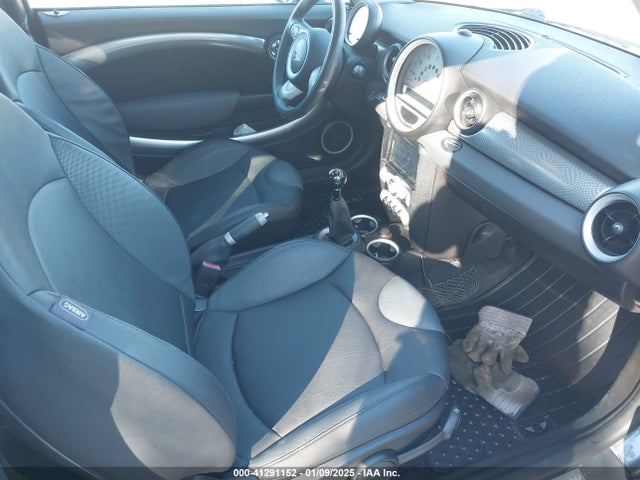 2008 MINI COOPER S WMWMF73588TT91082 Photo 4