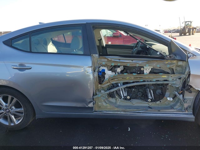 5NPD84LF1HH027403 Hyundai ELANTRA SE