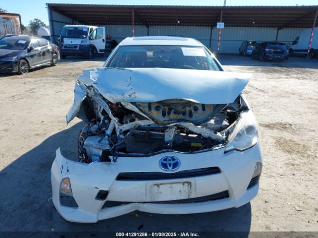 JTDKDTB36E1060257 Toyota Prius C Three