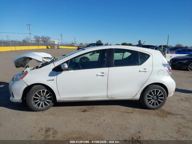 JTDKDTB36E1060257 Toyota Prius C Three