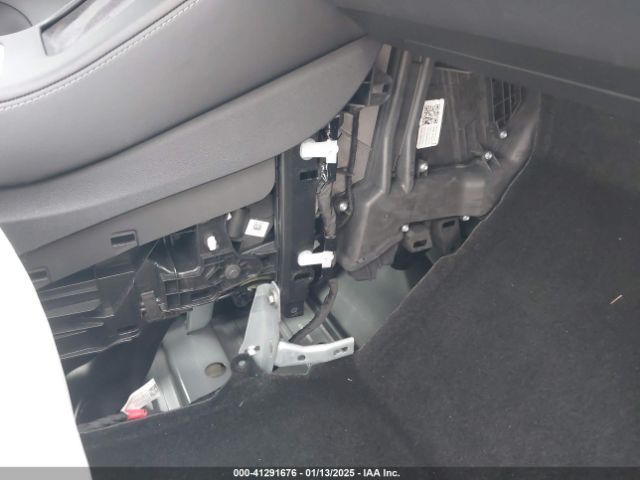 5YJYGDED8MF123246 Tesla Model Y Standard Range Rear-wheel Drive