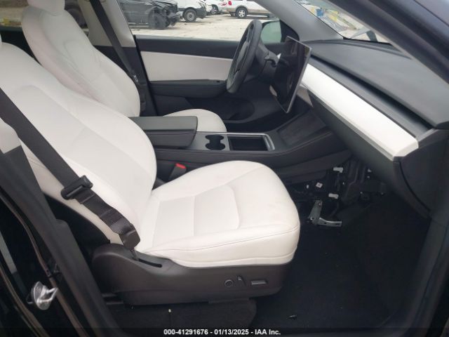 5YJYGDED8MF123246 Tesla Model Y Standard Range Rear-wheel Drive