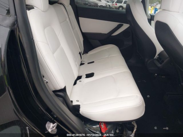 5YJYGDED8MF123246 Tesla Model Y Standard Range Rear-wheel Drive