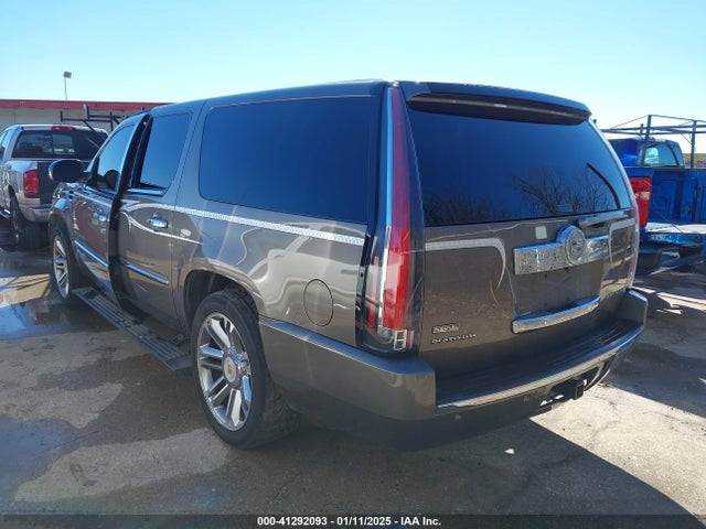 2011 CADILLAC ESCALADE ESV 1GYS4KEFXBR253776 Photo 2