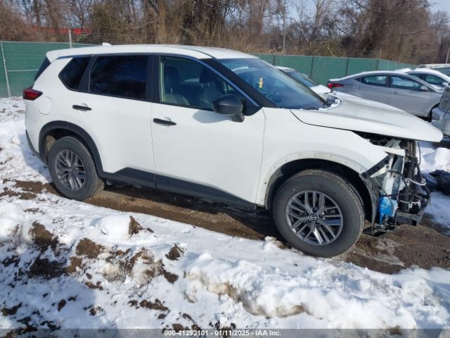 JN8AT3AB6MW208033 Nissan Rogue S Intelligent Awd