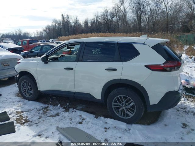 JN8AT3AB6MW208033 Nissan Rogue S Intelligent Awd