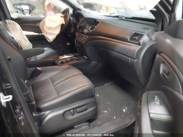 5FNYF8H63NB028070 Honda Passport Awd Trailsport