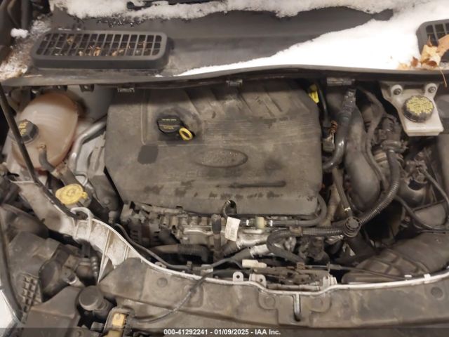 1FMCU0GDXHUC94422 Ford ESCAPE SE