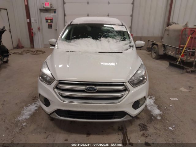 1FMCU0GDXHUC94422 Ford ESCAPE SE
