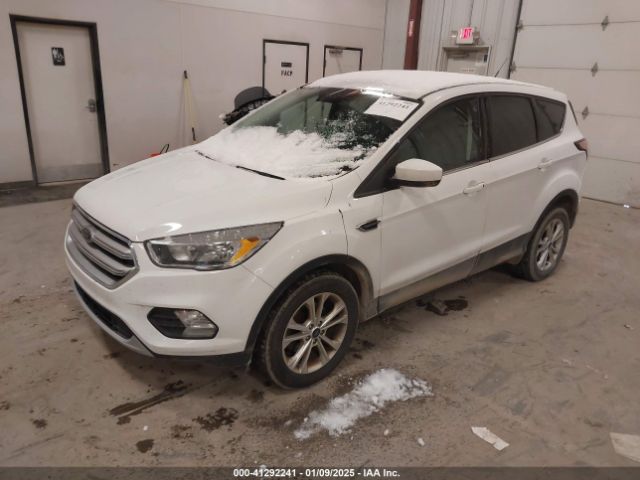 1FMCU0GDXHUC94422 Ford ESCAPE SE