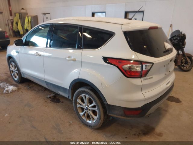 1FMCU0GDXHUC94422 Ford ESCAPE SE