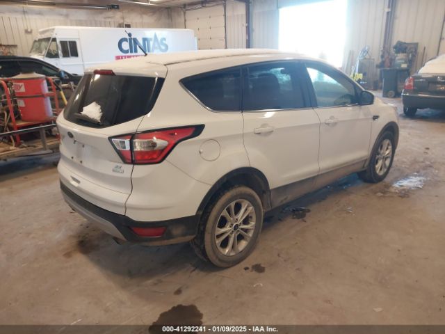 1FMCU0GDXHUC94422 Ford ESCAPE SE