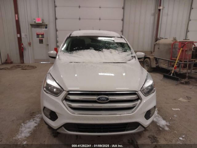 1FMCU0GDXHUC94422 Ford ESCAPE SE