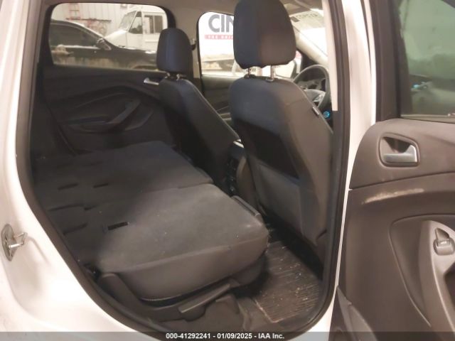 1FMCU0GDXHUC94422 Ford ESCAPE SE