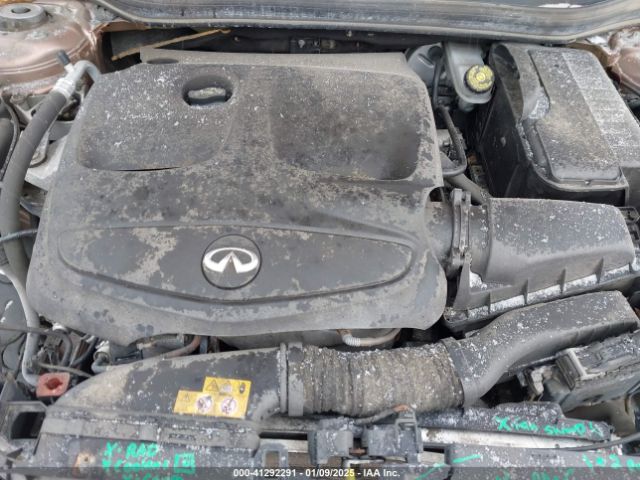 SJKCH5CR7JA055695 Infiniti Qx30 Premium