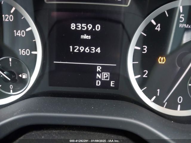 SJKCH5CR7JA055695 Infiniti Qx30 Premium
