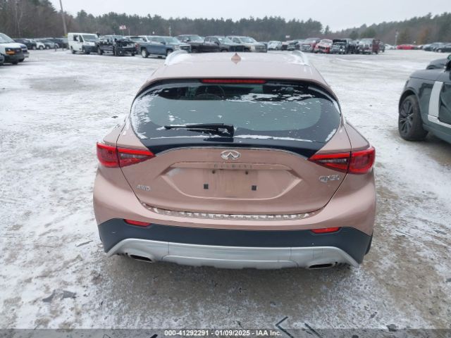 SJKCH5CR7JA055695 Infiniti Qx30 Premium