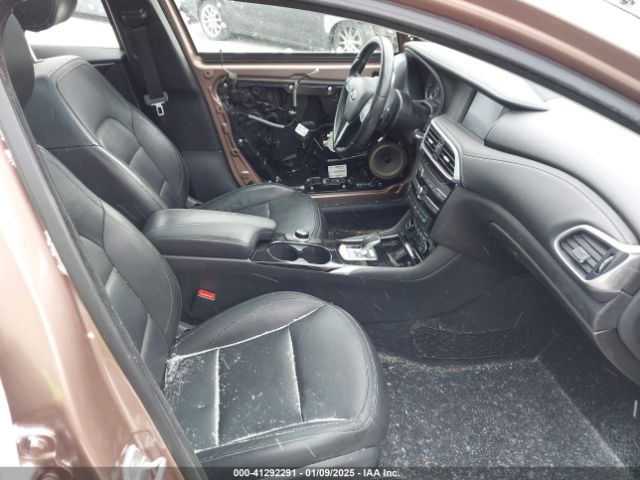 SJKCH5CR7JA055695 Infiniti Qx30 Premium