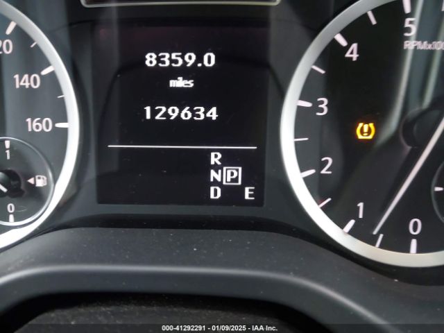 SJKCH5CR7JA055695 Infiniti Qx30 Premium