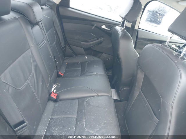 1FADP3F23FL361274 Ford FOCUS SE