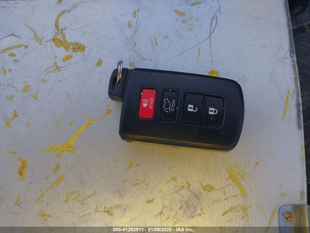 5TDKZRFH2KS556519 Toyota Highlander Xle
