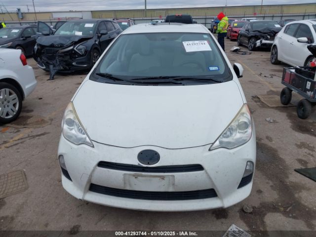 JTDKDTB32E1084491 Toyota Prius C One