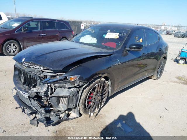 2022 MASERATI LEVANTE ZN661ZUM0NX400467 Photo 1