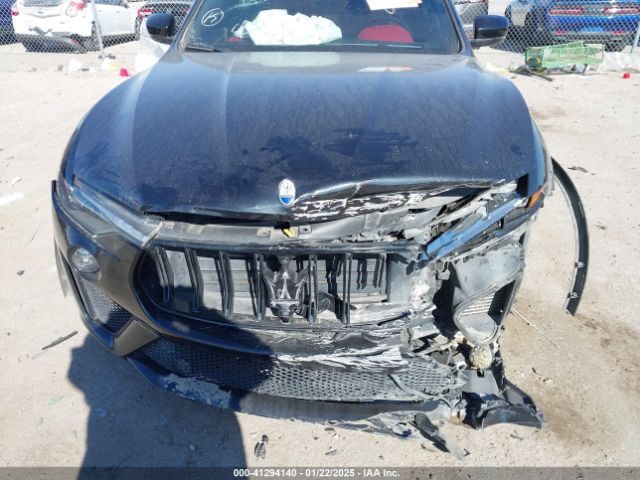 2022 MASERATI LEVANTE ZN661ZUM0NX400467 Photo 5