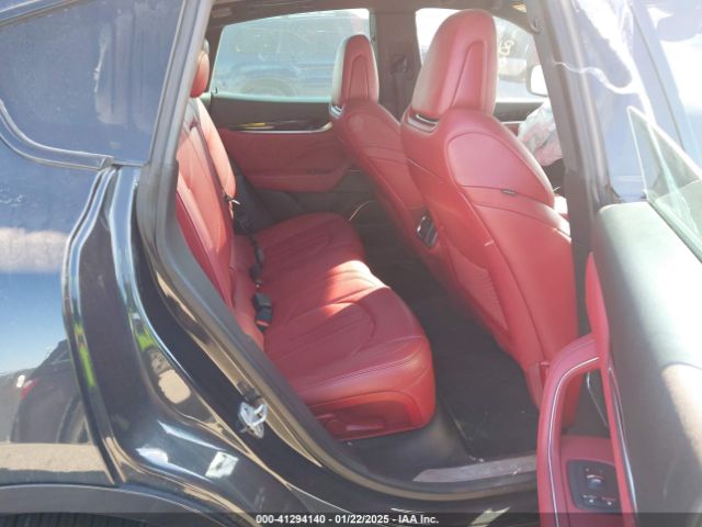 2022 MASERATI LEVANTE ZN661ZUM0NX400467 Photo 7
