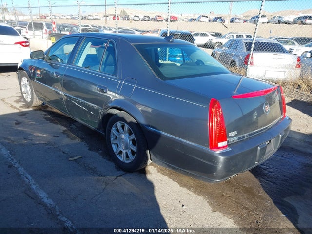 2011 CADILLAC DTS 1G6KA5E60BU111114 Photo 2