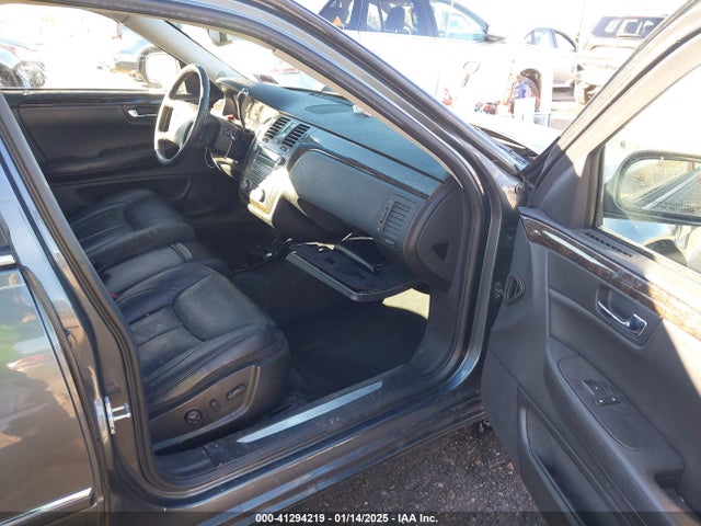 2011 CADILLAC DTS 1G6KA5E60BU111114 Photo 4